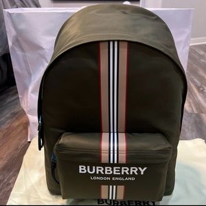 BEAND NEW AUTHENTIC BURBERRY BACKPACK
-BackPack -Shopping bag -Dust Bag